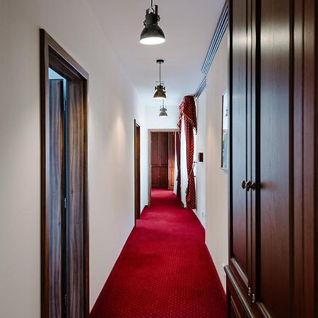 Petra Inn Apartments In Historical Palace Братислава Экстерьер фото