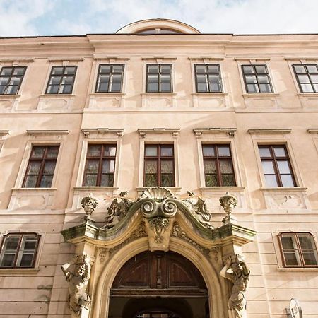 Petra Inn Apartments In Historical Palace Братислава Экстерьер фото