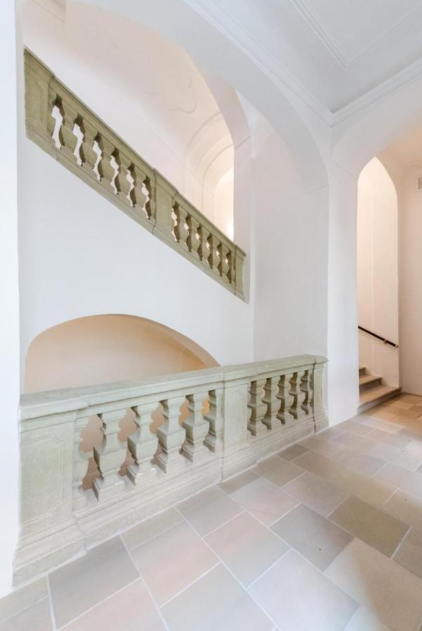 Petra Inn Apartments In Historical Palace Братислава Экстерьер фото
