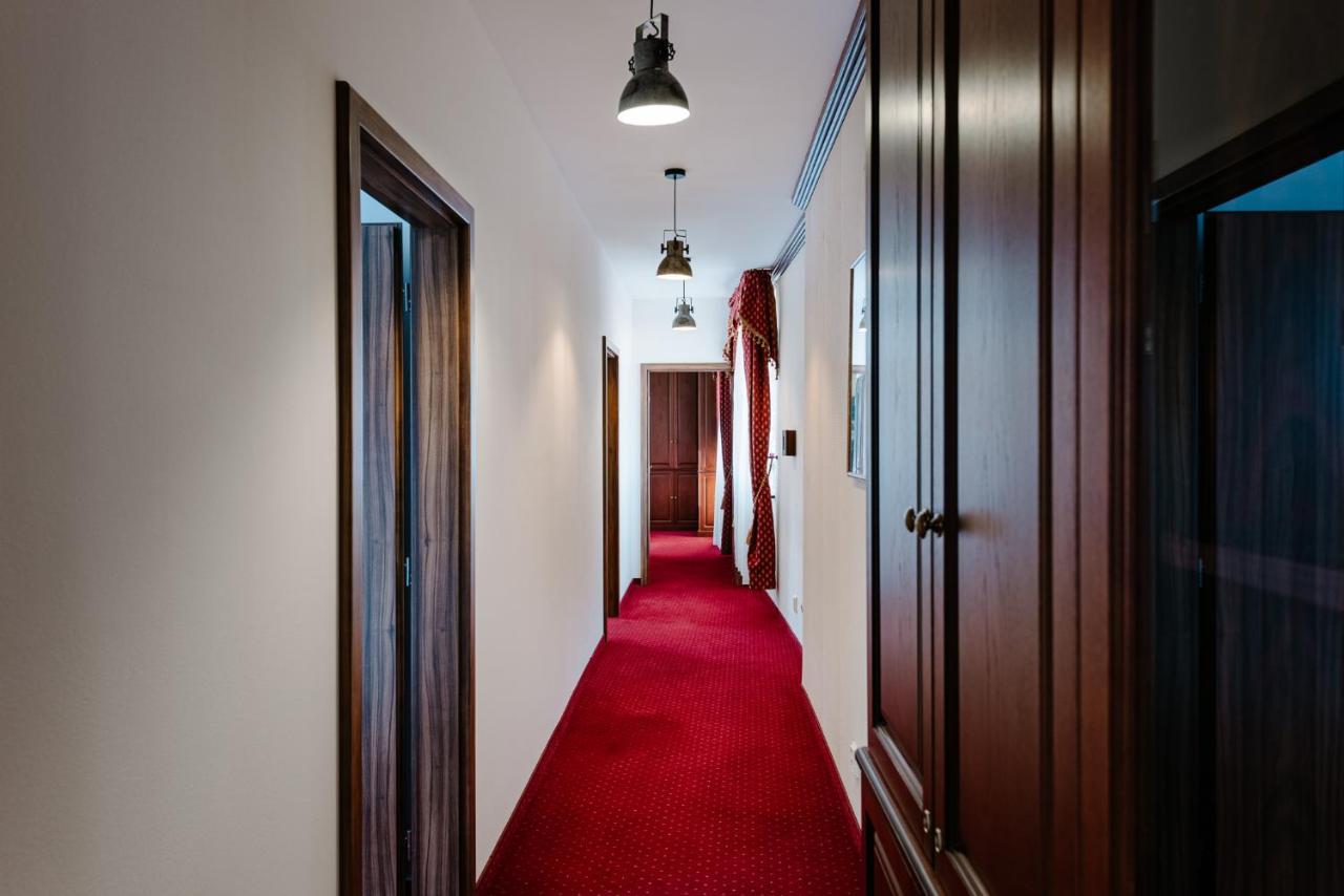 Petra Inn Apartments In Historical Palace Братислава Экстерьер фото