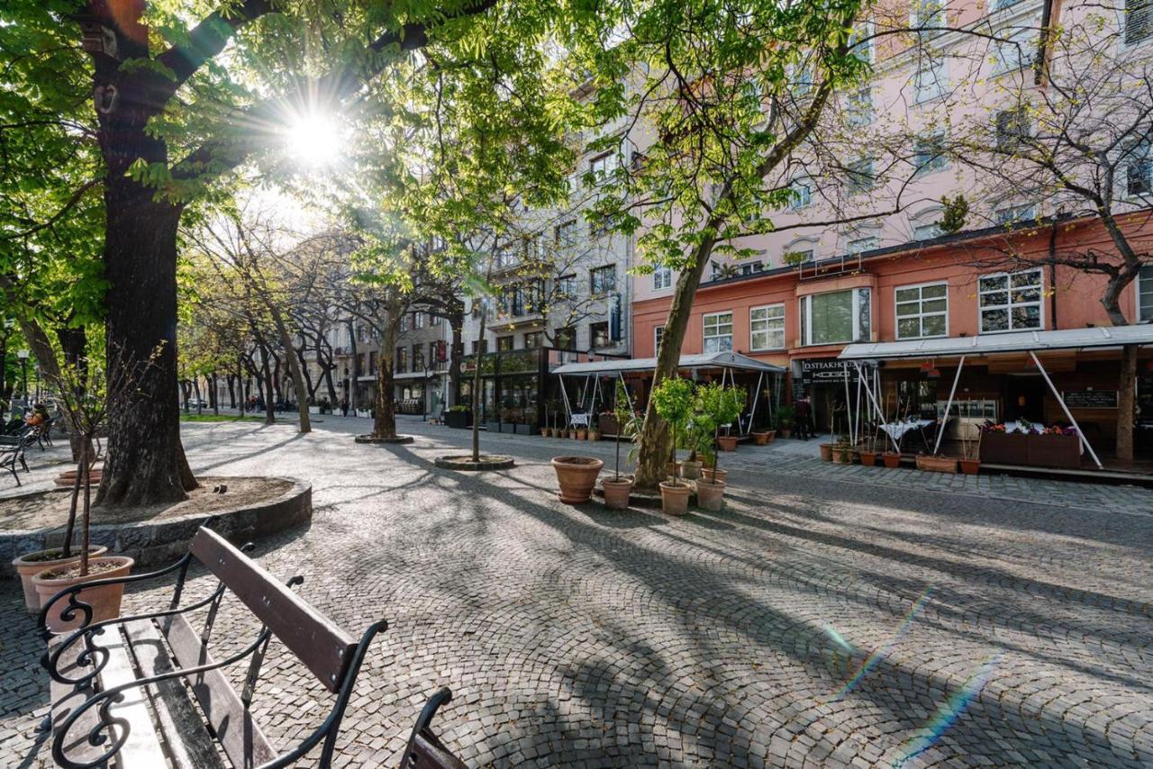 Petra Inn Apartments In Historical Palace Братислава Экстерьер фото