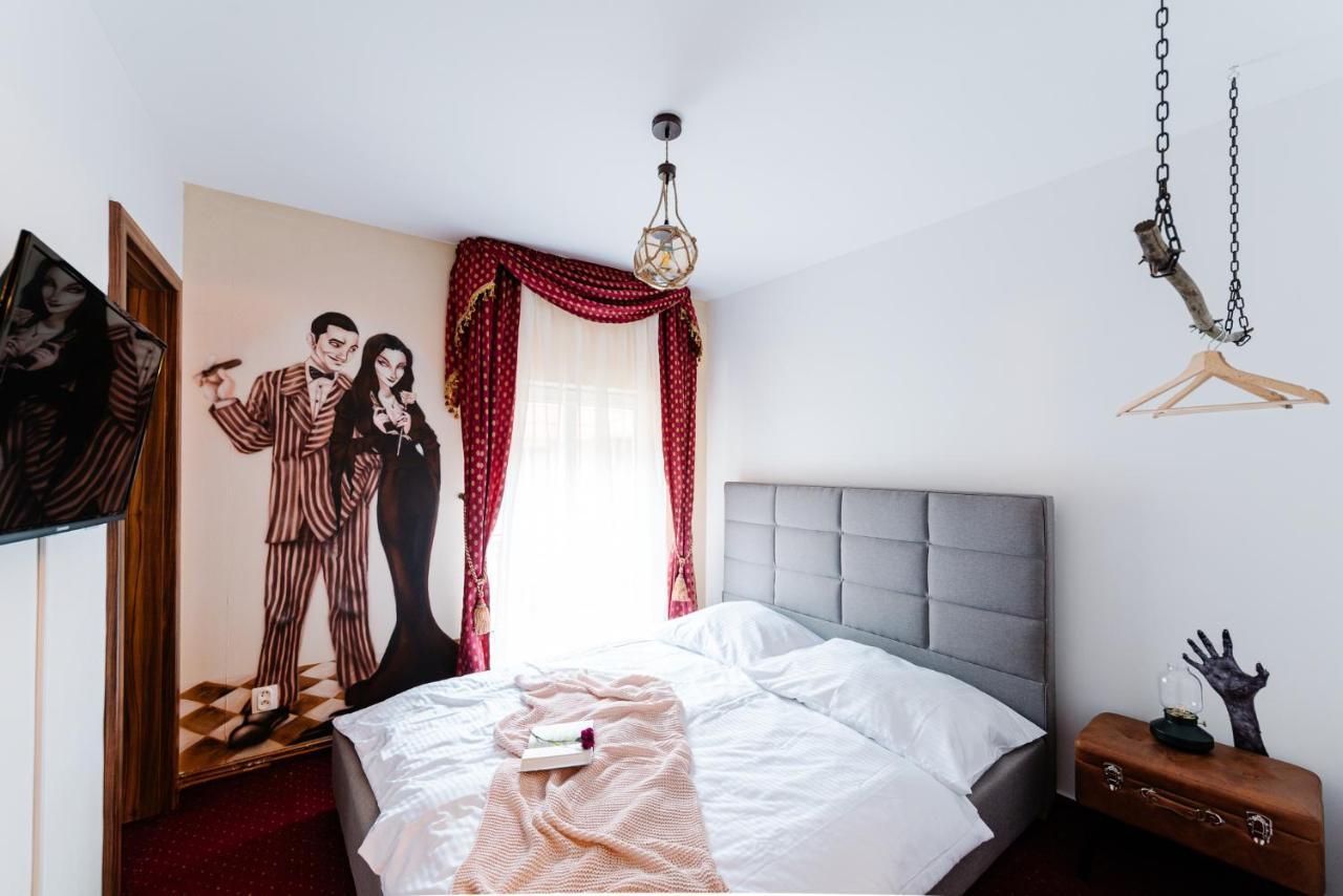 Petra Inn Apartments In Historical Palace Братислава Экстерьер фото