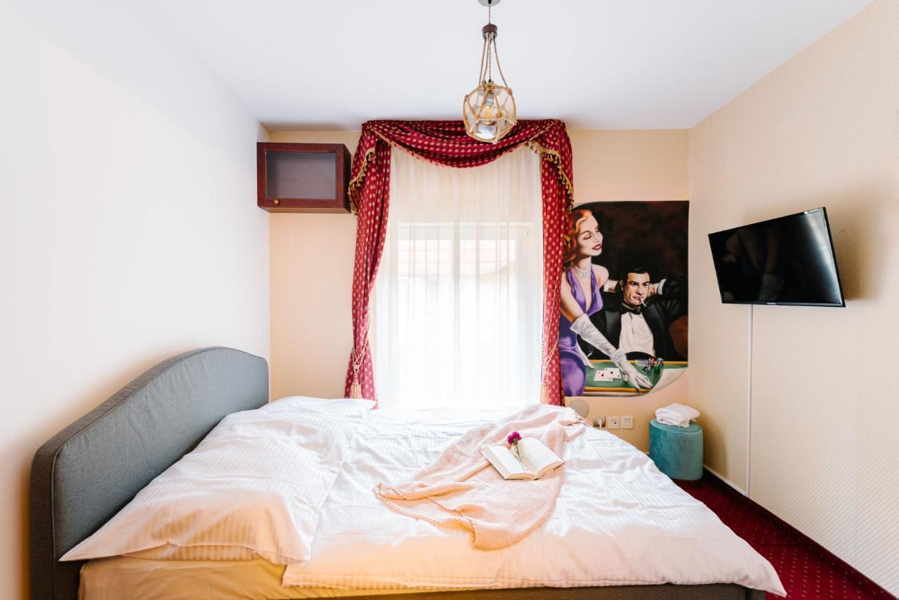 Petra Inn Apartments In Historical Palace Братислава Экстерьер фото