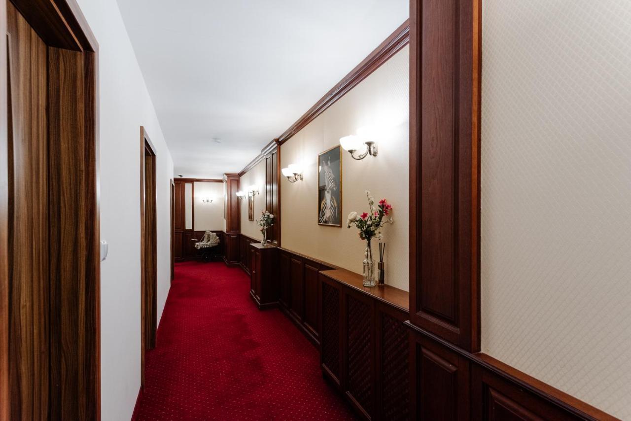 Petra Inn Apartments In Historical Palace Братислава Экстерьер фото