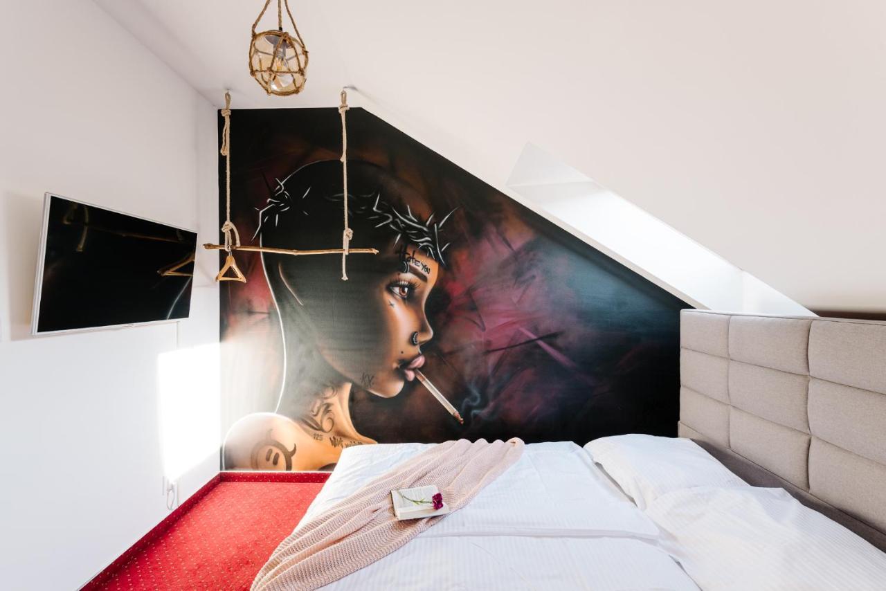 Petra Inn Apartments In Historical Palace Братислава Экстерьер фото