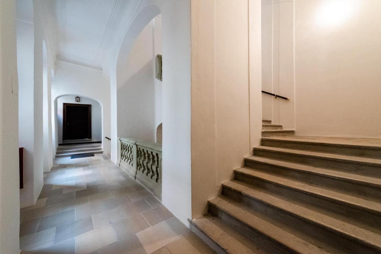 Petra Inn Apartments In Historical Palace Братислава Экстерьер фото