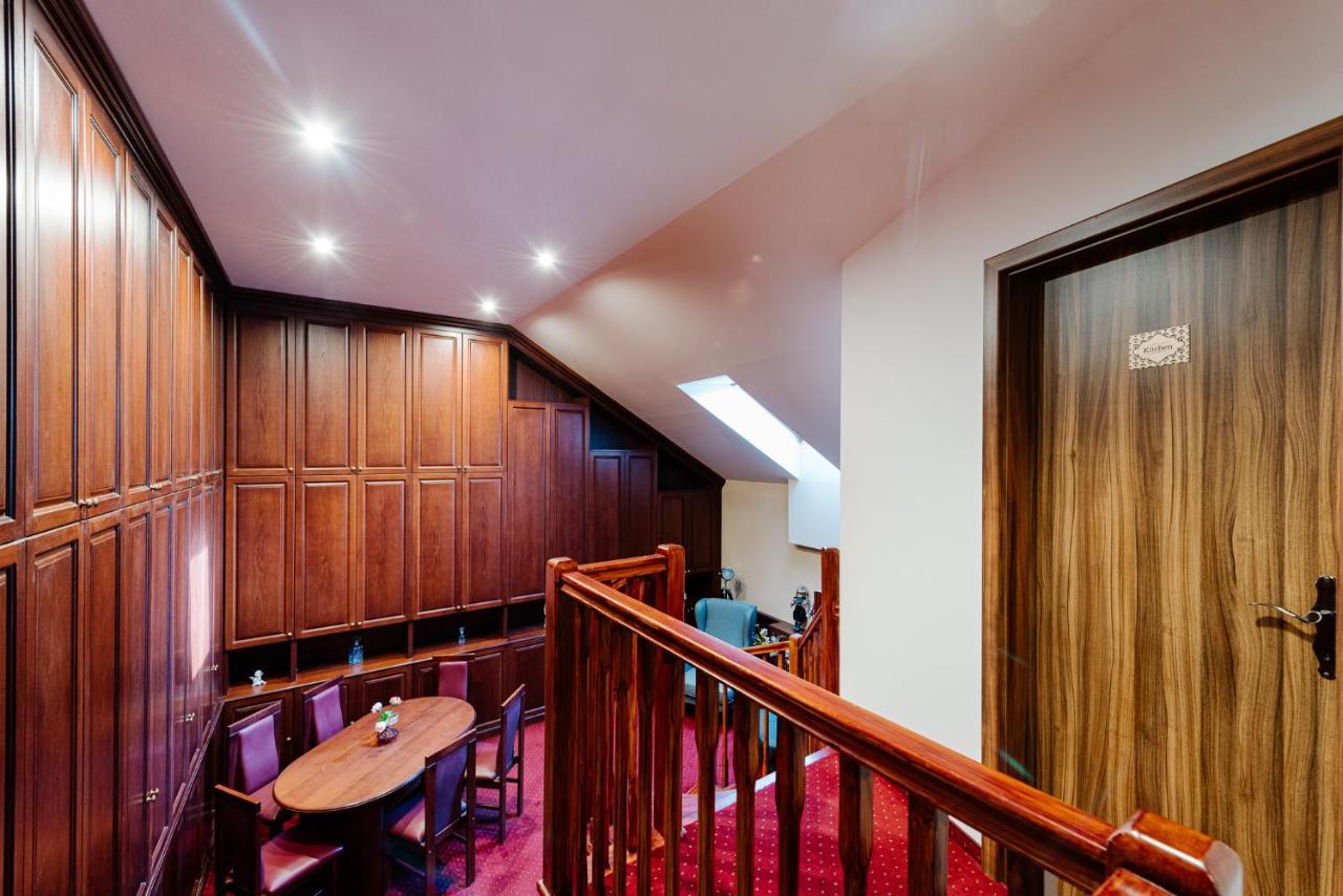 Petra Inn Apartments In Historical Palace Братислава Экстерьер фото