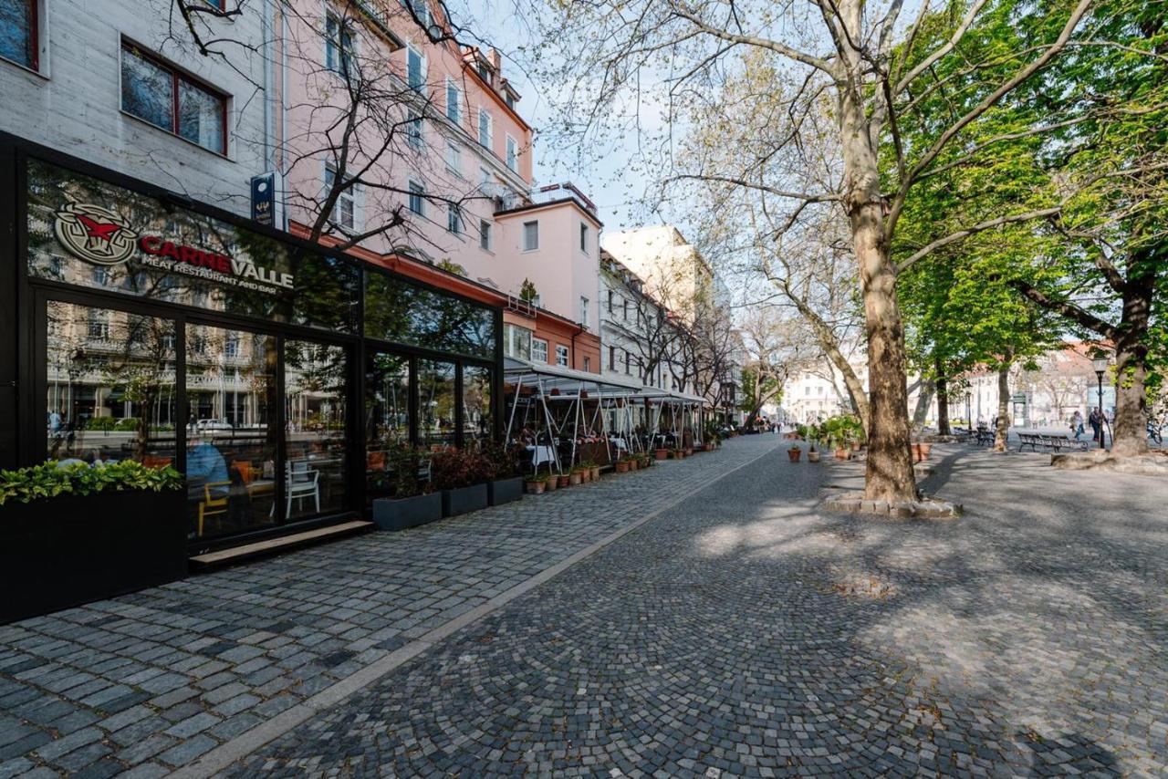 Petra Inn Apartments In Historical Palace Братислава Экстерьер фото