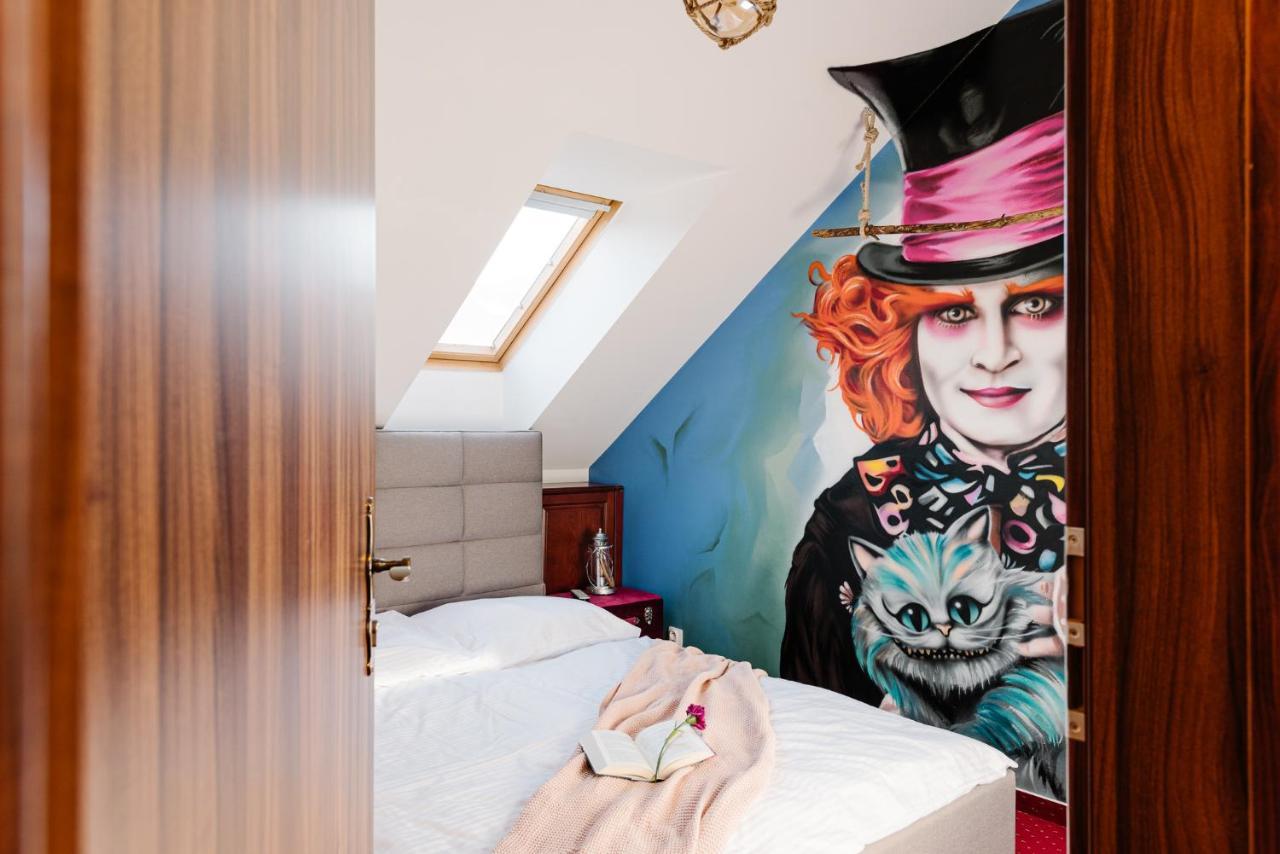 Petra Inn Apartments In Historical Palace Братислава Экстерьер фото
