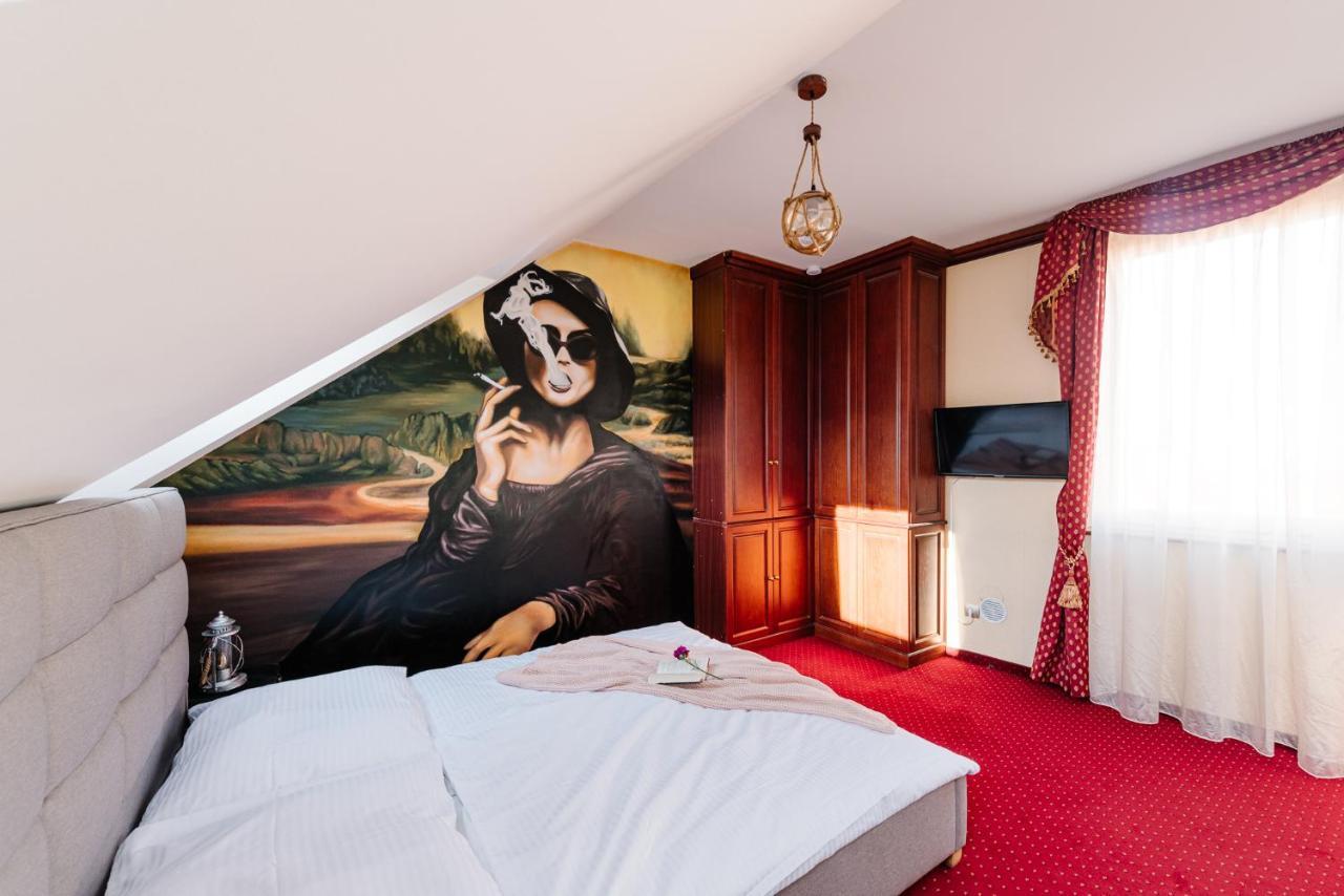 Petra Inn Apartments In Historical Palace Братислава Экстерьер фото