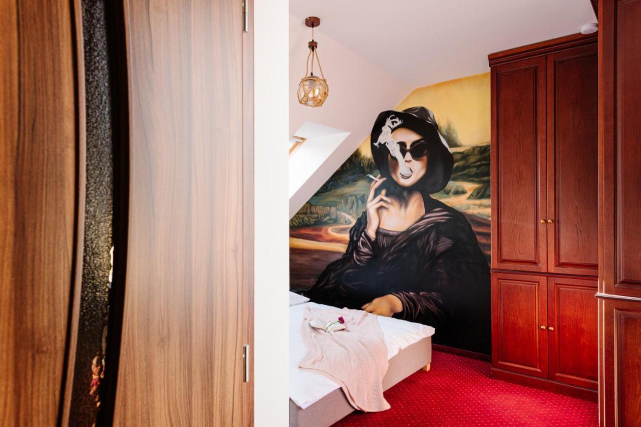 Petra Inn Apartments In Historical Palace Братислава Экстерьер фото