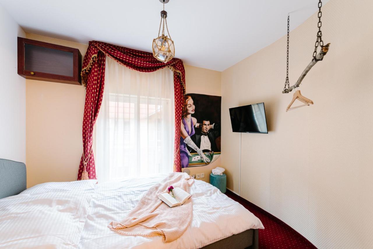 Petra Inn Apartments In Historical Palace Братислава Экстерьер фото